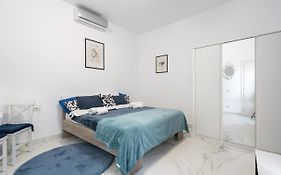 Blue-Line-Apartment-Unirii