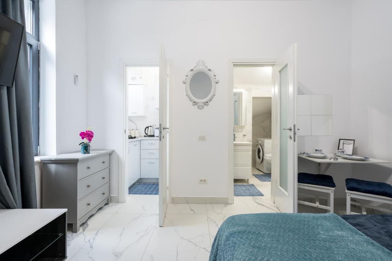 Blue-Line-Apartment-Unirii Bucarest Esterno foto